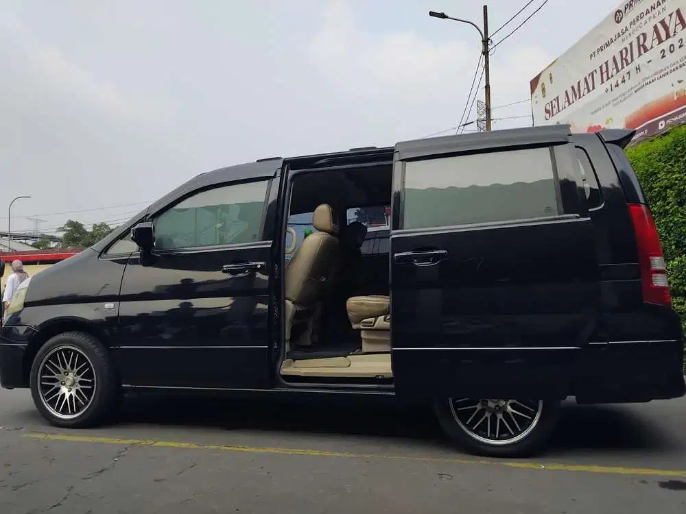 Nissan Serena 2005 Bensin