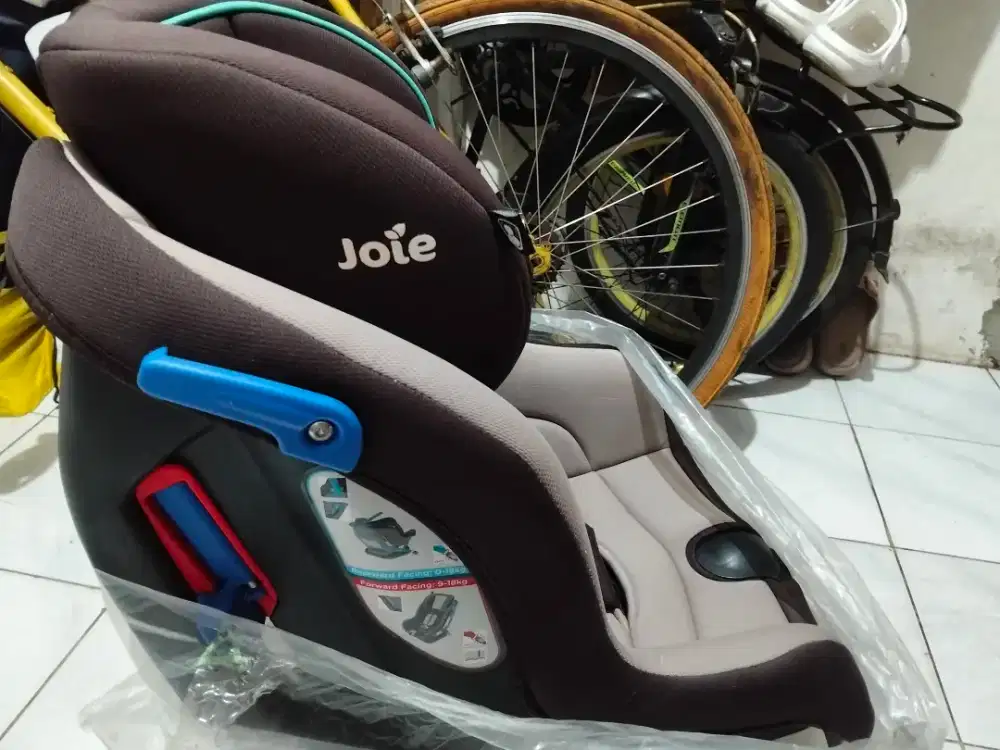 Car seat Joie Premium. Tempat duduk di mobil buat bayi/batita
