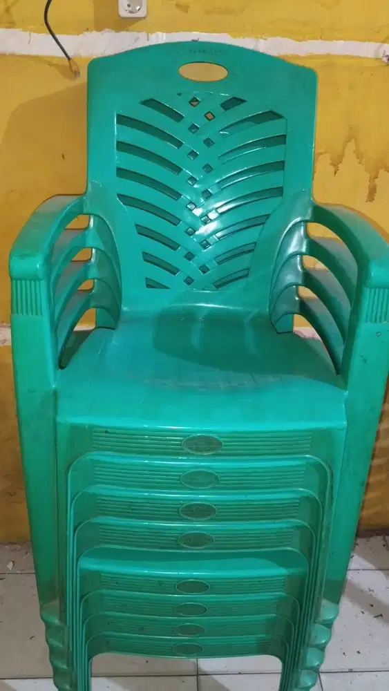 DIJUAL KURSI PLASTIK MEREK NAPOLLY TIPE 809 (ADA SANDARAN TANGAN NYA).