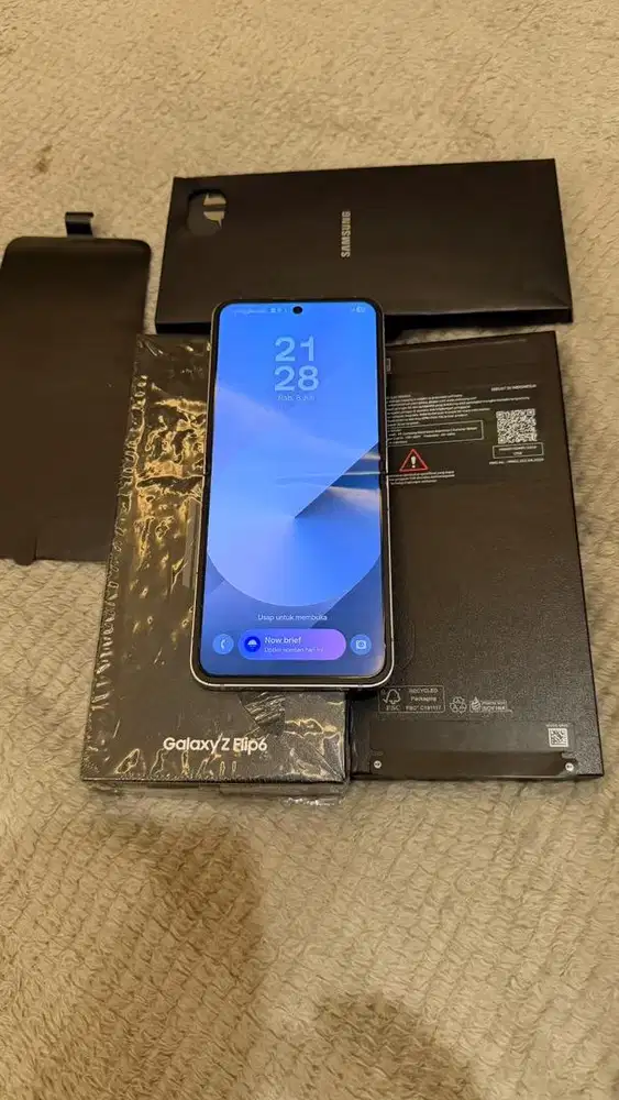 Samsung Z flip 6 Silver 12/256GB SEIN Lengkap