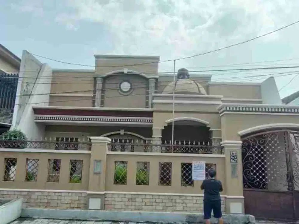 Dijual Via Lelang Rumah Mewah Manyar Kertaadi lokasi Strategis