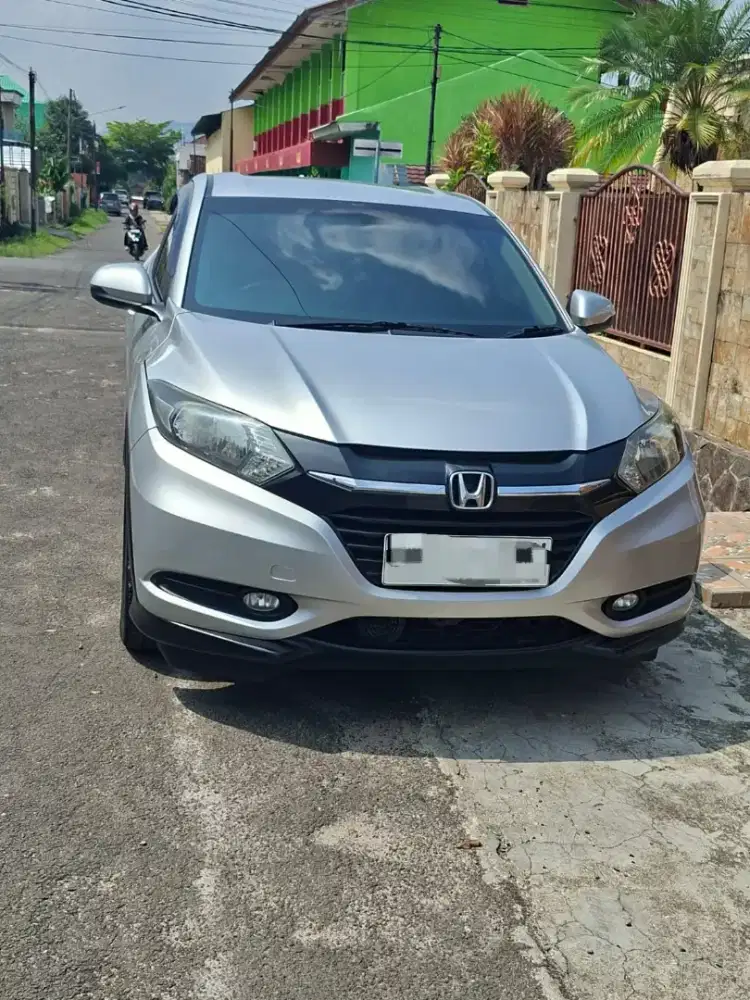 Mobil honda hr-v  E .
