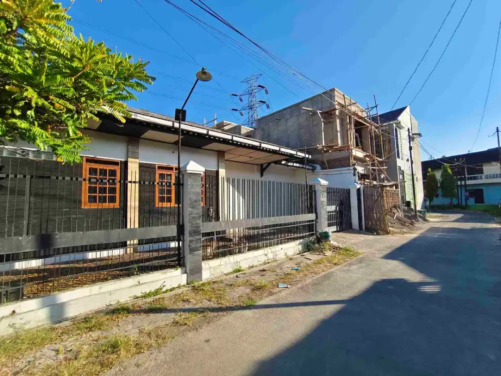 dijual cepat tanah dan bangunan area kampus ums