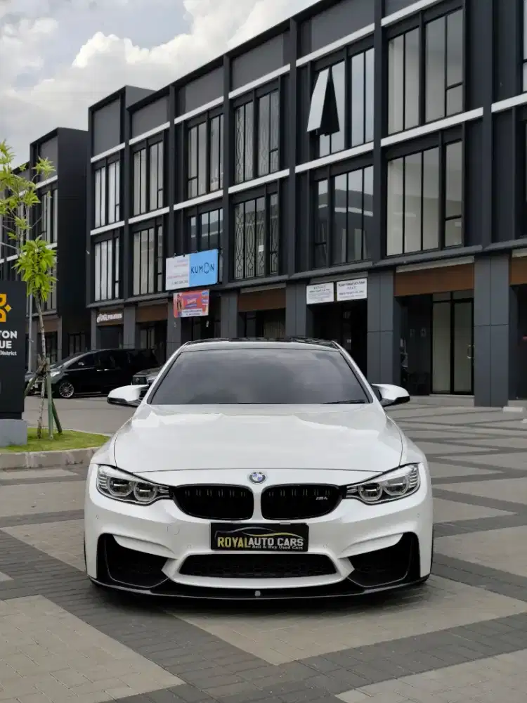 BMW M4 Coupe 3.0 AT 2016 TANGAN PERTAMA MOBIL SANGAT TERAWAT LOW ODO