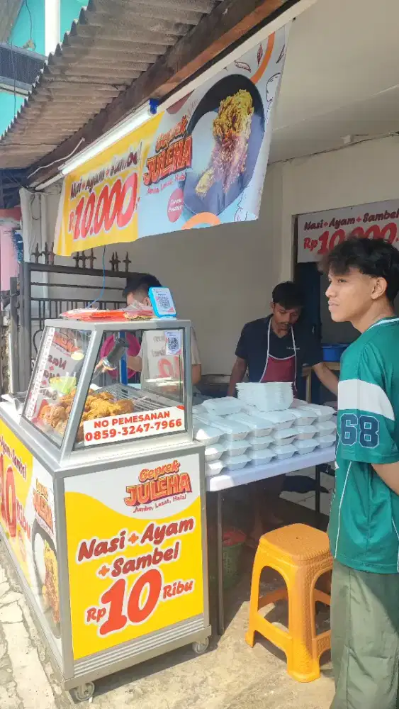 Karyawan wanita utk outlet