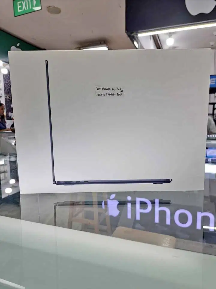 Macbook Air M3 13 inch 16/256GB Midnight New Segel Garansi IBOX