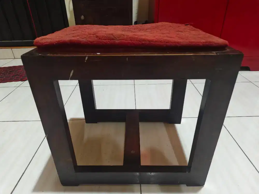 Kursi meja rias antik