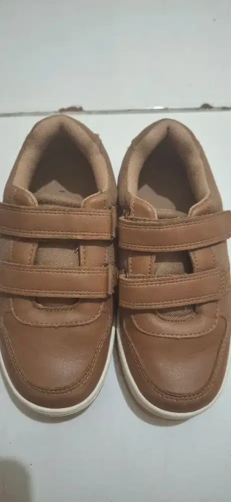 Sepatu anak second dari Junior ( ori )