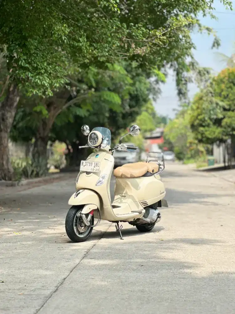 JUAL CEPAT PIAGGIO VESPA LXV 150 3V THN 2014 PERFECT CONDITION