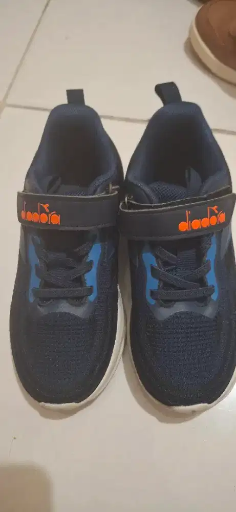 Sepatu anak merk Diadora Ori