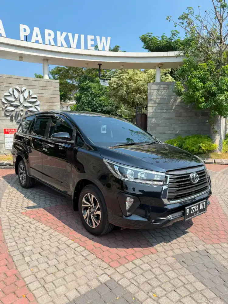 Innova Reborn 2.4 V Diesel AT 2021 Facelift