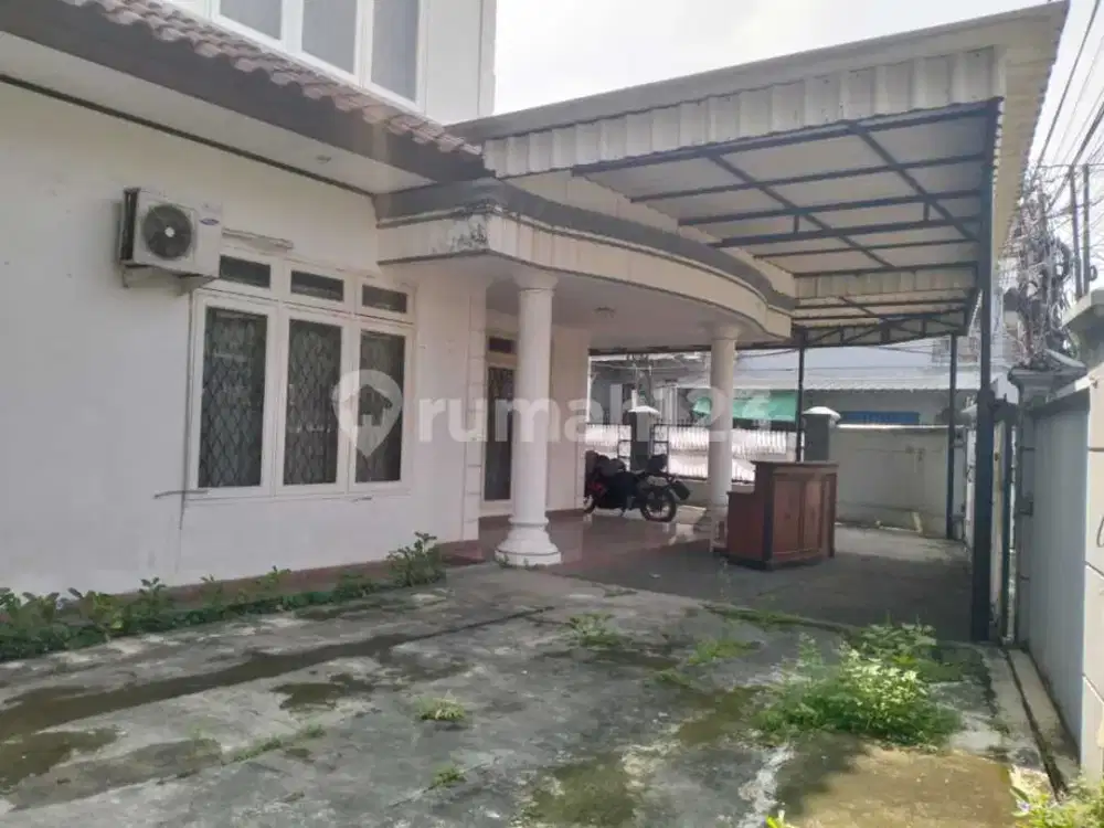 Rumah di Mampang Prapatan Dijual Cepat, Luas, Strategis, Jak - Sel