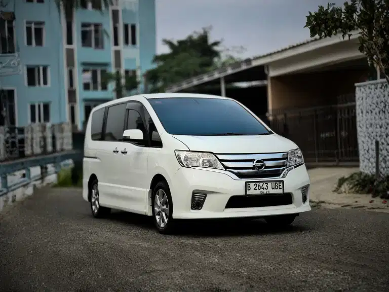 (LOW KM) NISSAN SERENA HIGHWAY STAR PANORAMIC AT 2013 WHITE