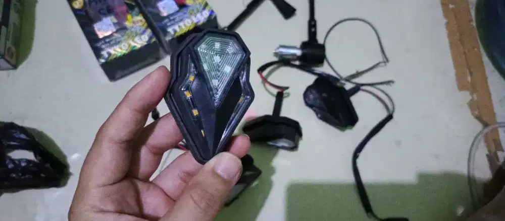 Spion CR7 dan lampu