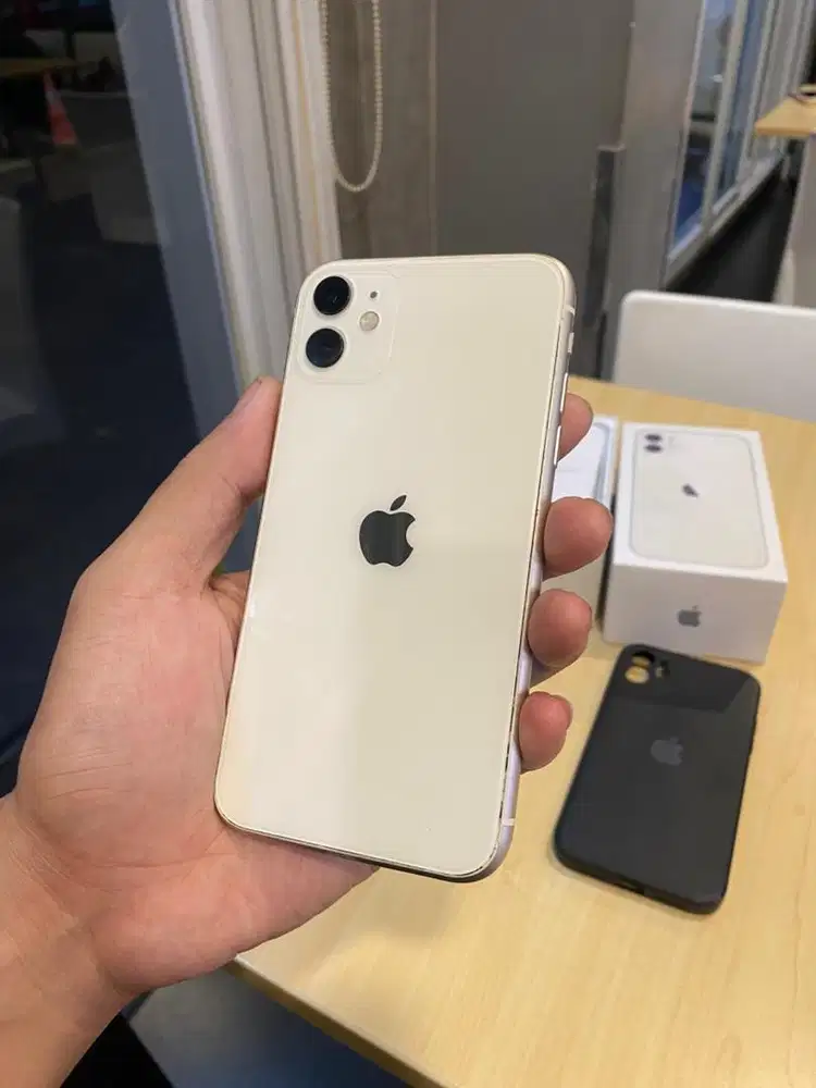 Dijual iPhone 11 64gb sinyal aman all operator aktivasi lama