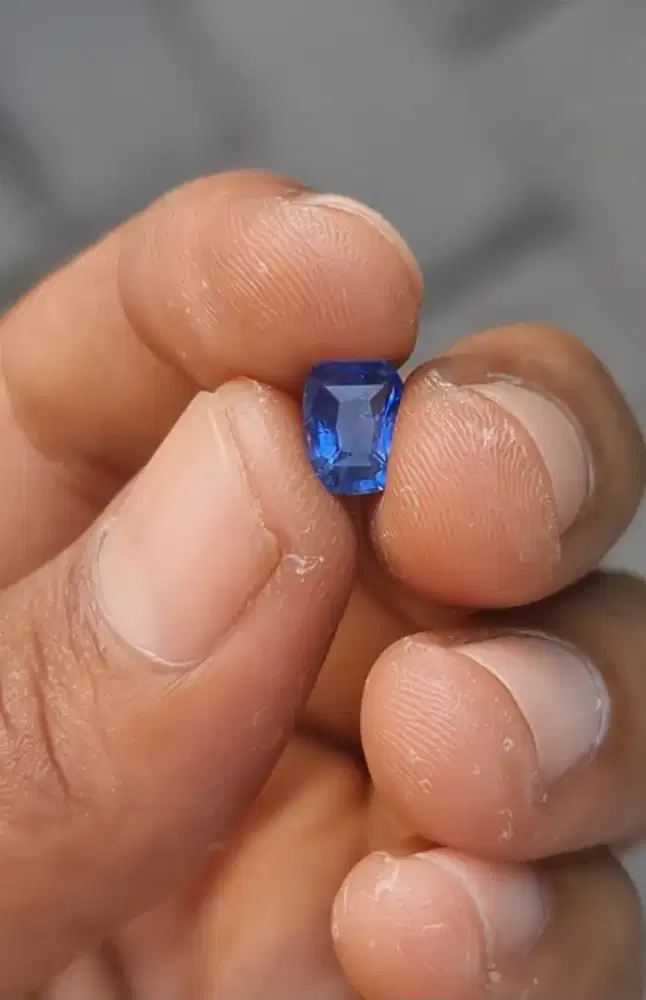 Natural blue sapphire 2,04 Ct