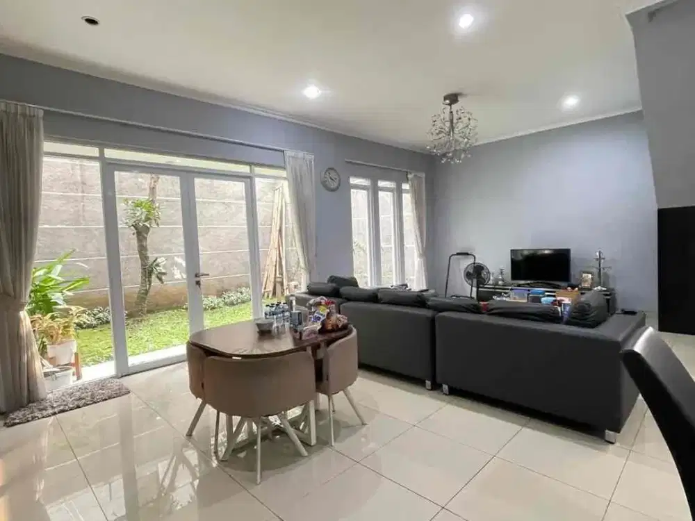 dijual cepat rumah 2 lantai semi furnished di Batununggal indah
