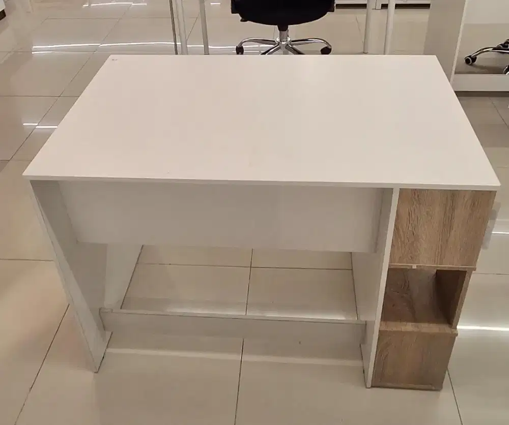 Meja kerja Minimalis