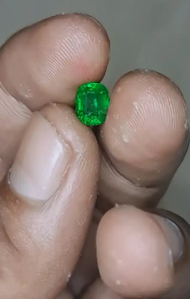 Natural tsavorite garnet 1,88 Ct