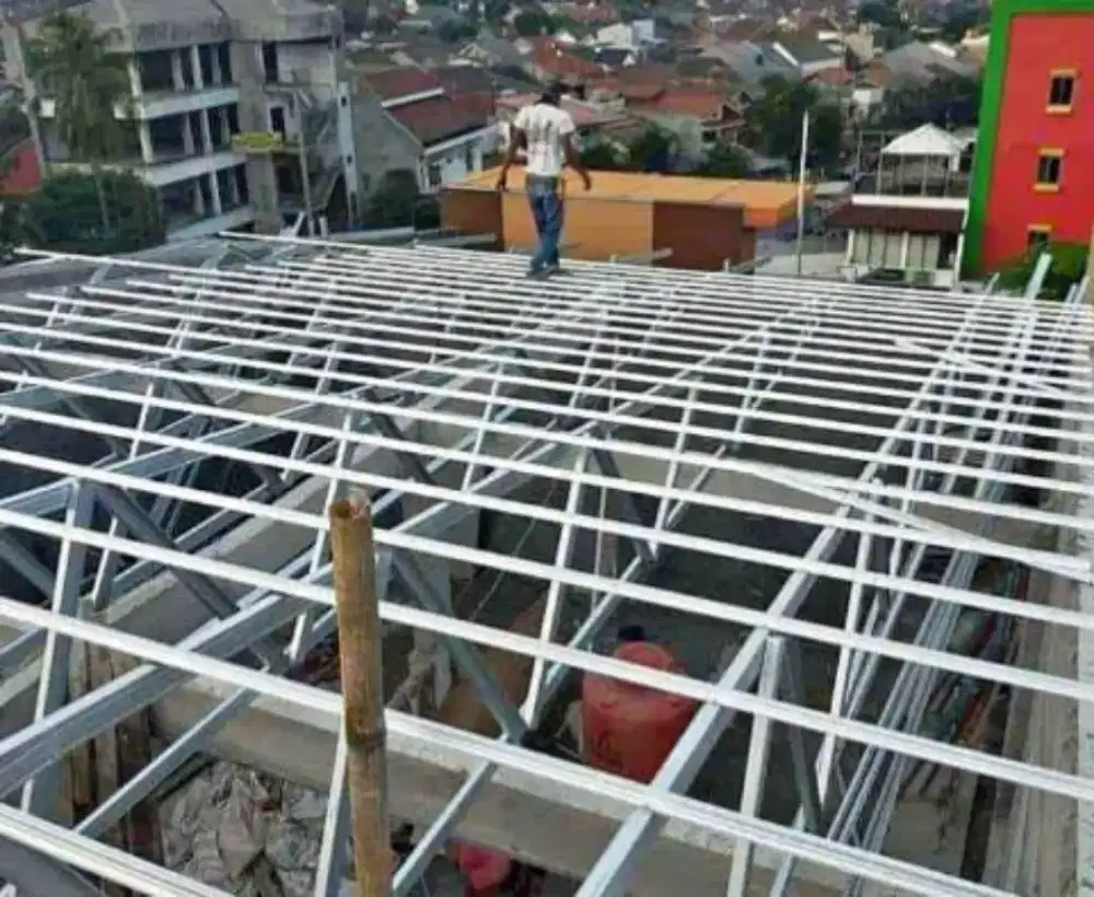 Baja ringan dan galvalum pasir terpasang