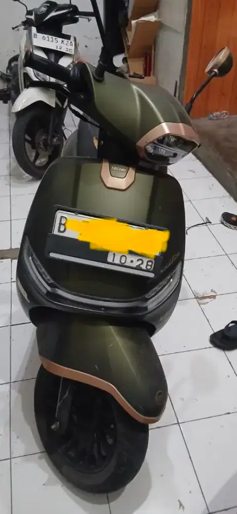 Keeway 150, scooter matic warna green dof