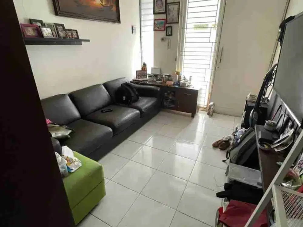 Rumah 1 M an di Taman Kopo Indah V, hadap Selatan dengan KT 3 dilengkapi AC 2 unit, waterheater 1 unit