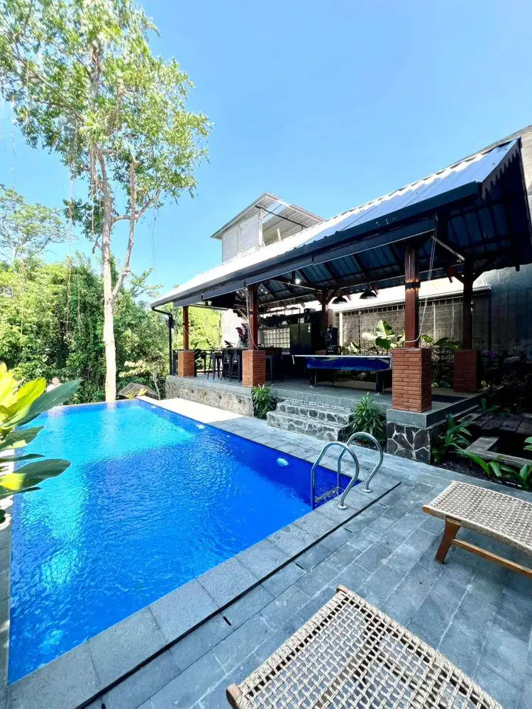 Villa Asri dan Cantik dengan View Sungai di Sendangadi