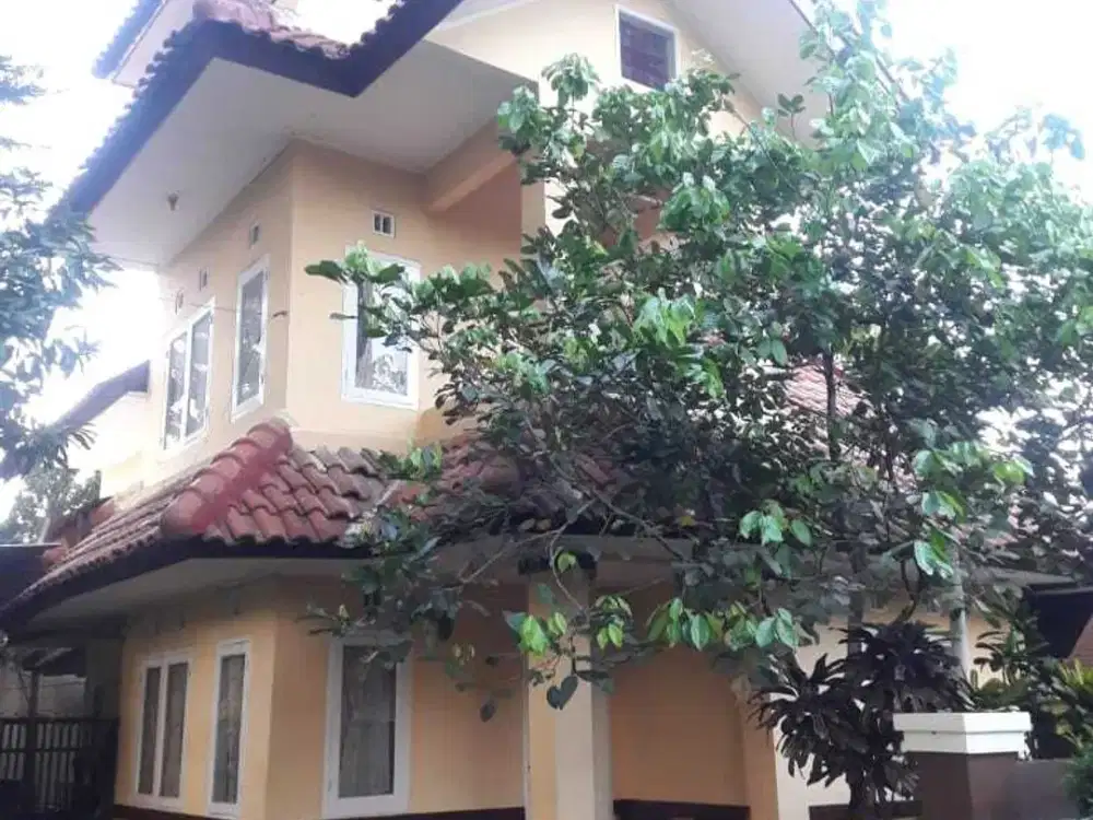 Rumah 2 Lantai Hoek Dalam Komplek di Antapani Bandung