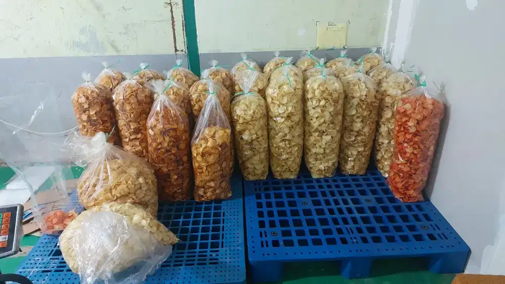 Sales snack makanan ringan