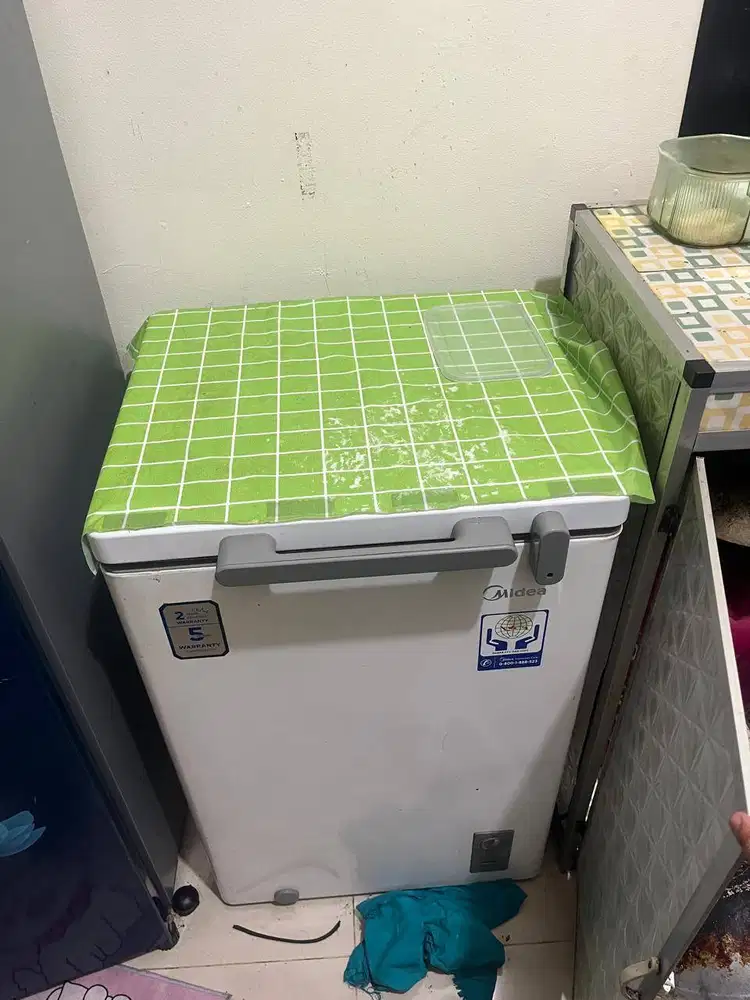 Freezer Midea Murah Berkualitas – Body Mulus, Dingin Cepat, Siap Pakai