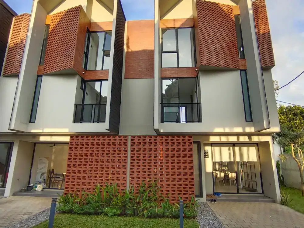 Rumah 3 Lantai di jalan rusa Bintaro