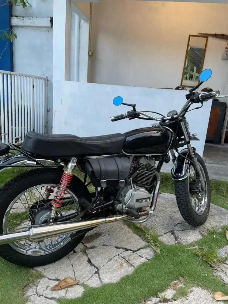 Di jual motor custom mesin gl 100 K2 spek up Tiger