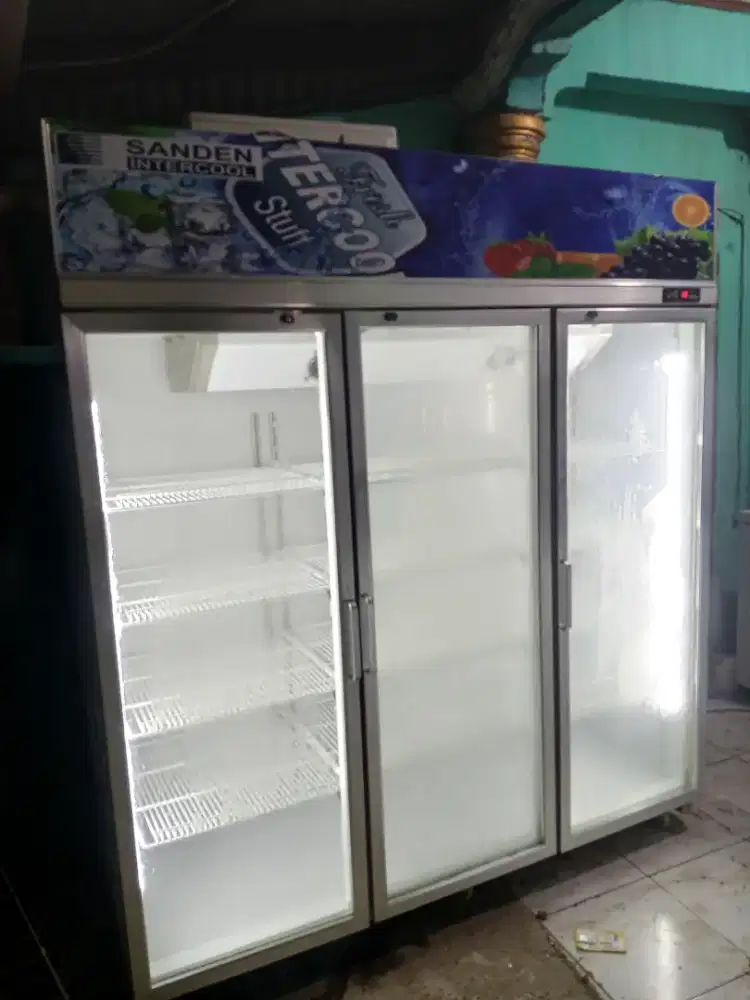 Showcase 3pintu