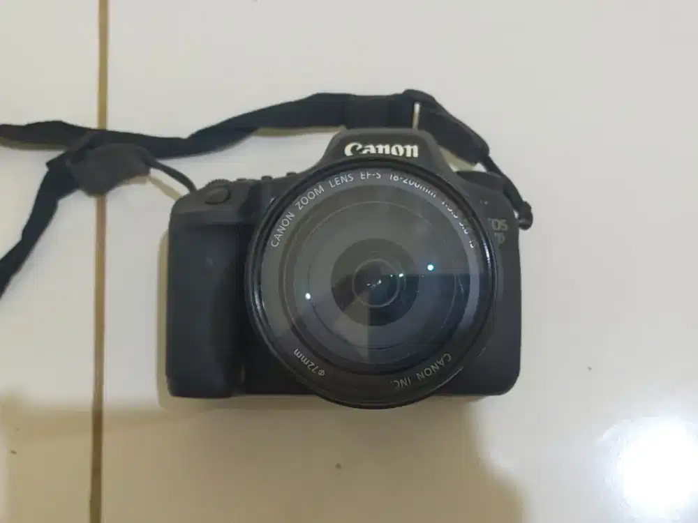 Canon EOS 7D + Lensa 18-200mm IS Normal Siap Pakai