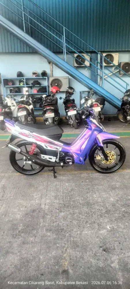 Yamaha F1ZR 2000 two tone - repaint bunglon