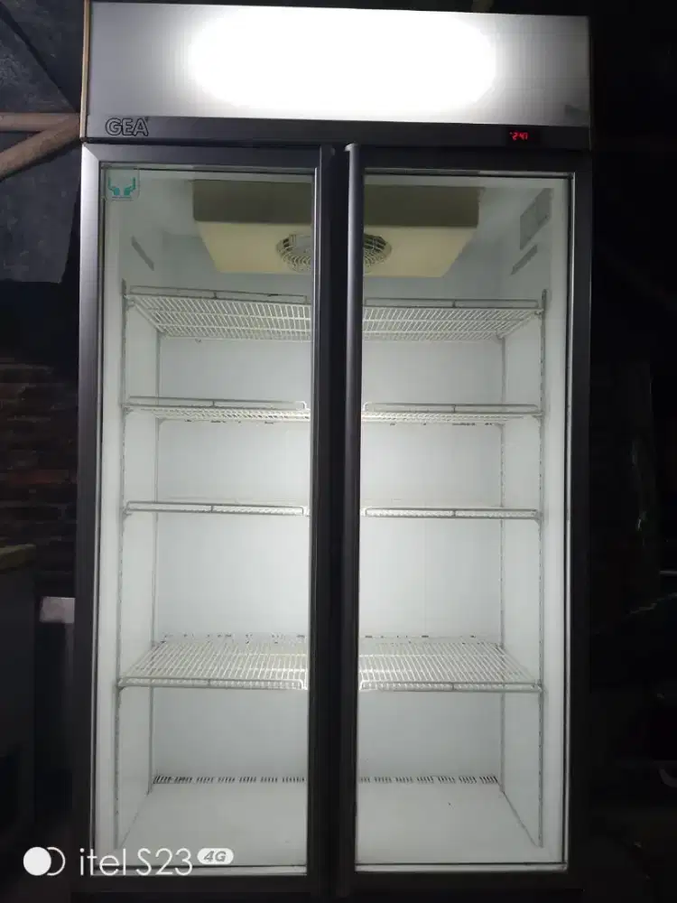 Showcase Gea 2 Pintu