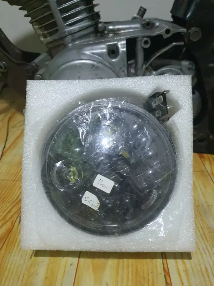 Lampu daymaker 5,75 inc (Universal)