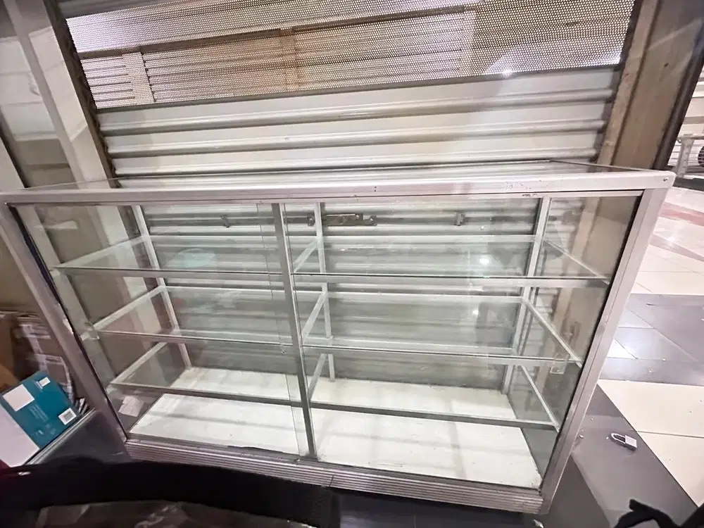 Etalase Toko 1,5 Meter 4susun- Kaca Tebal & Ada Roda (Mulus)⁠