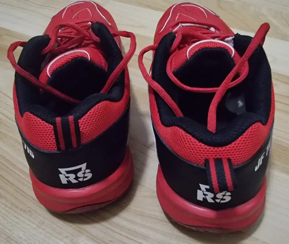 Sepatu Bulu Tangkis RS JF715