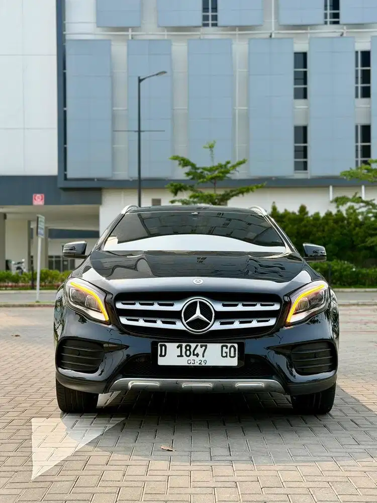 Mercedes Benz GLA200 AMG 2018 hitam