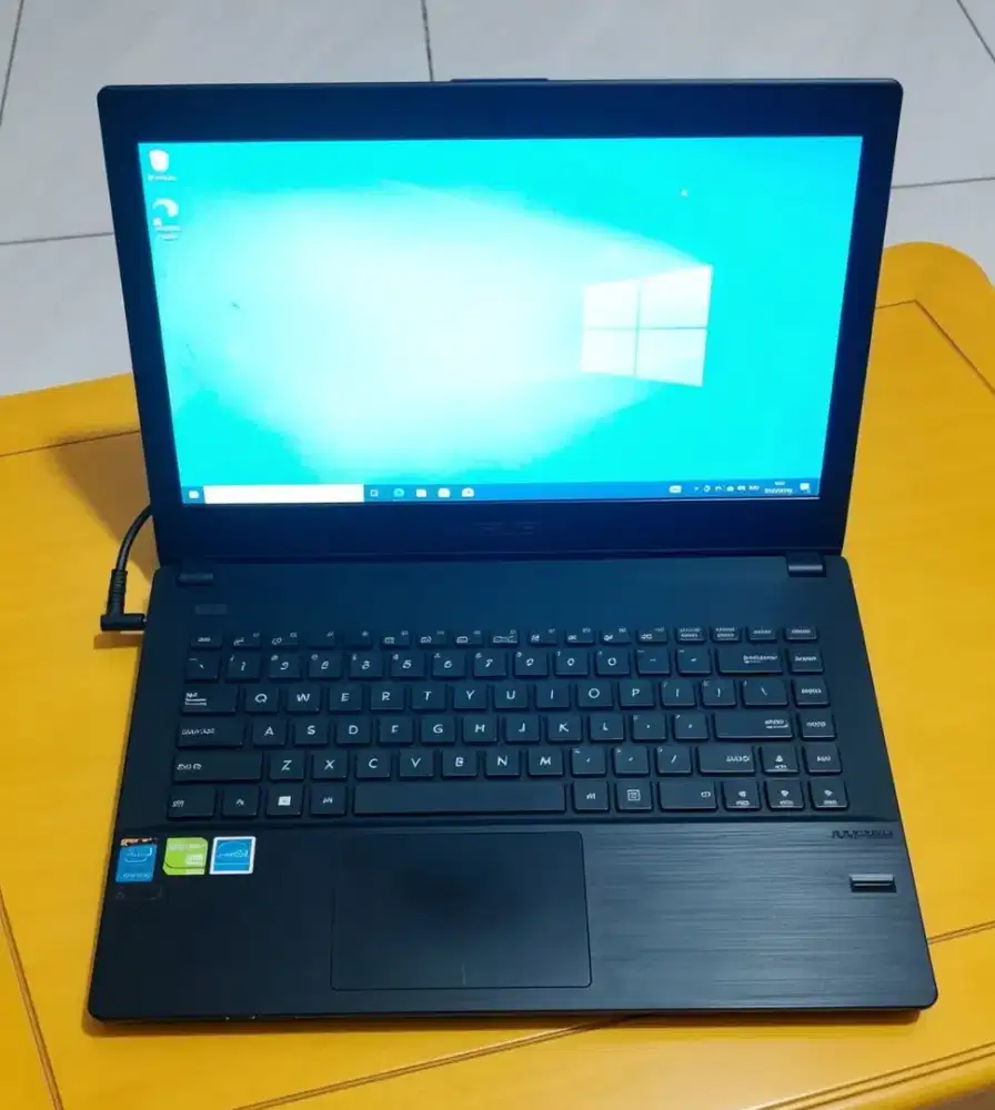 Laptop asuspro i3 - 5005u 2.00Ghz (4 cpus) ram 8gb dual vga SSD 128gb