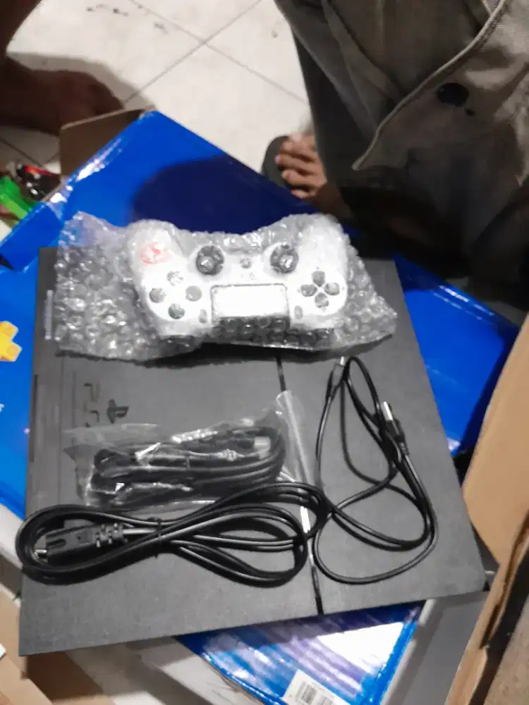 PS 4 (game kosong) baru