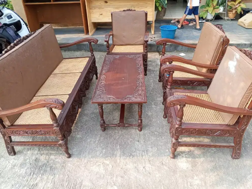1 SET KURSI KLASIK JATI