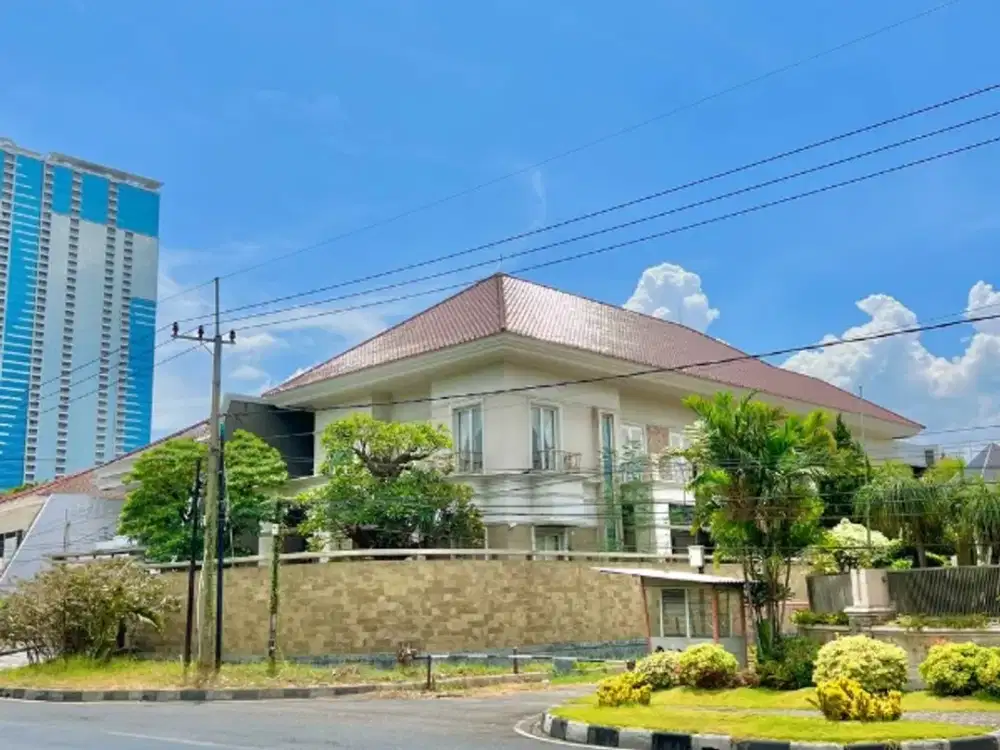 DIJUAL / DISEWAKAN RUMAH KOMERSIAL AREA DHARMAHUSADA INDAH STRATEGIS LOKASI PREMIUM MEWAH
