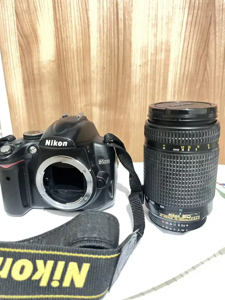 DIJUAL NIKON D5000 + LENS NIKON ED 70-300mm