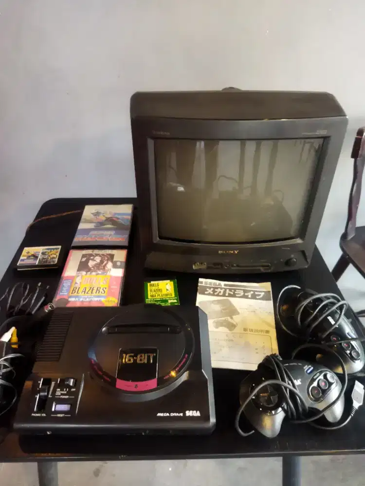 Sega megadrive 1 set dengan tv sony 14 in ori japan
