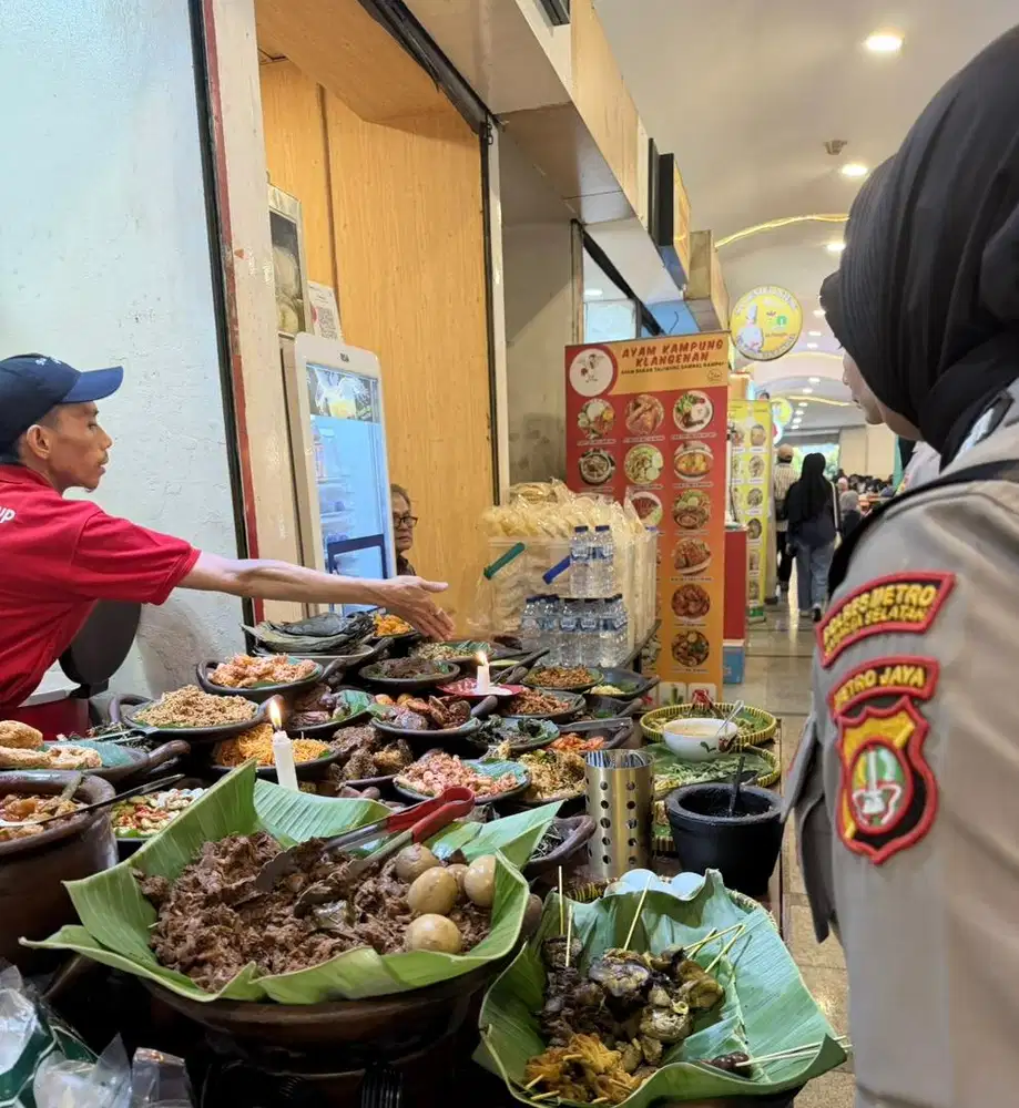 Karyawan Warung Nasi Merangkap BAWA MOBIL