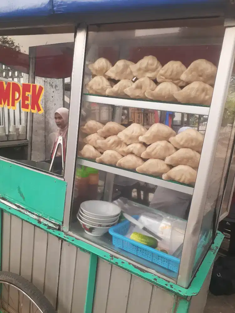 Menerima pesanan pempek