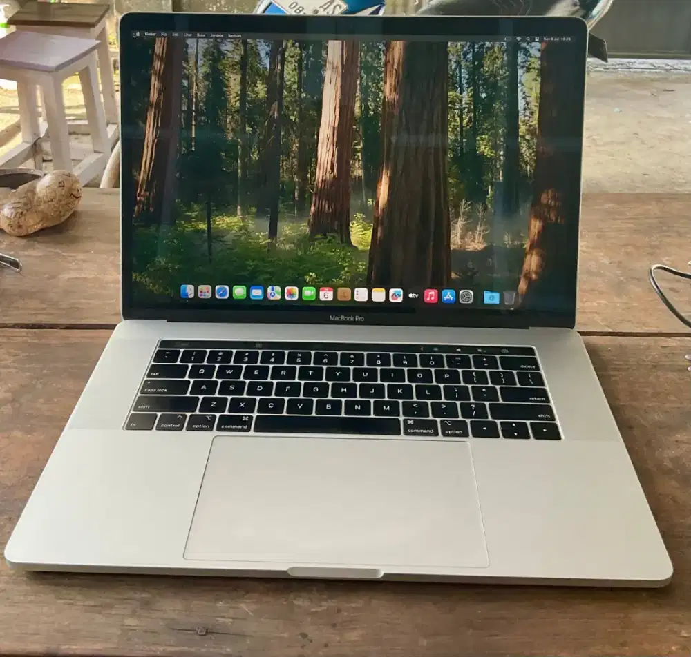 Macbook Pro 2018 15 16/512GB i7 TouchBar Dual VGA Mulus