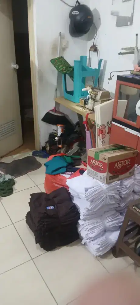 Taylor seragam sekolah